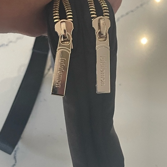 Lululemon Curved Wristlet *Velour Black 2024 Style Number: W9EP1S Price: $58 O/S - Picture 6 of 9